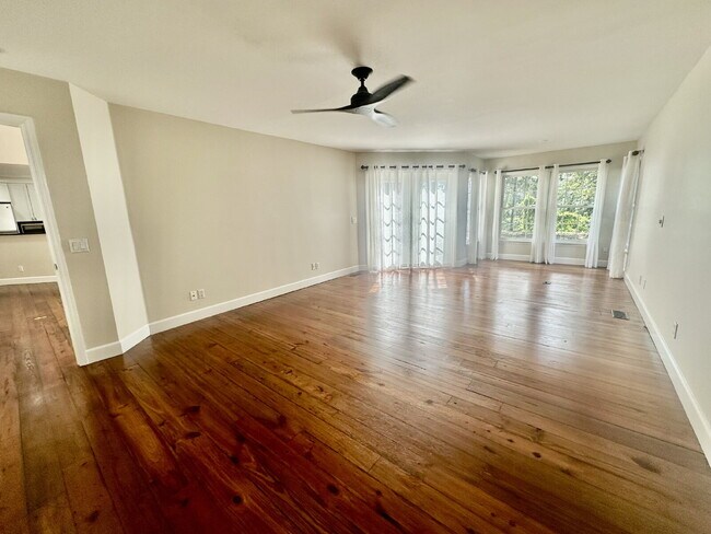 Building Photo - Amazing Four Bedroom Home Located Close to Alljoy Beach with Community Dock Access in Bluffton!