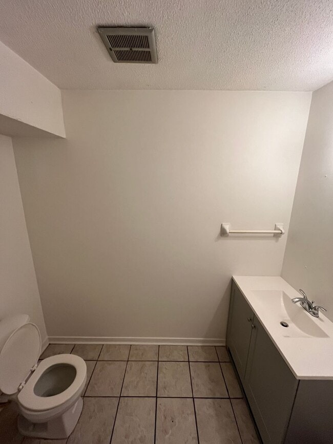 Building Photo - Townhome Located in NE Pensacola