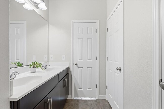 Building Photo - 5425 Texas Bluebell Dr