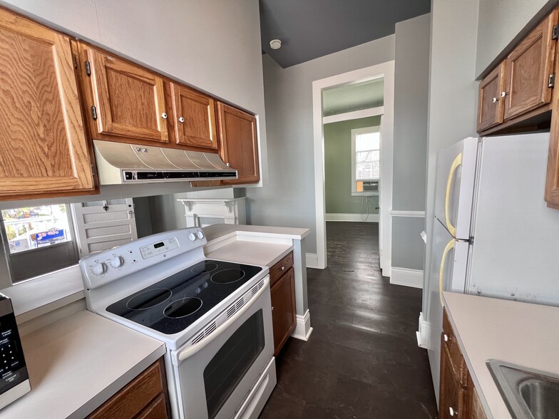 Building Photo - 548 Verret St