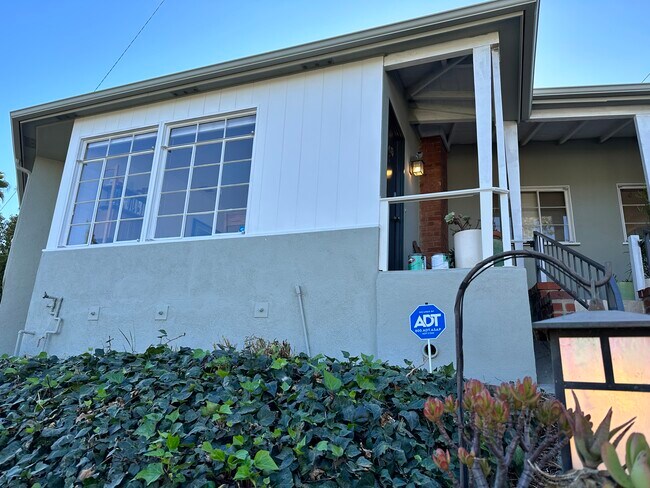 Building Photo - 1544 Murray Dr