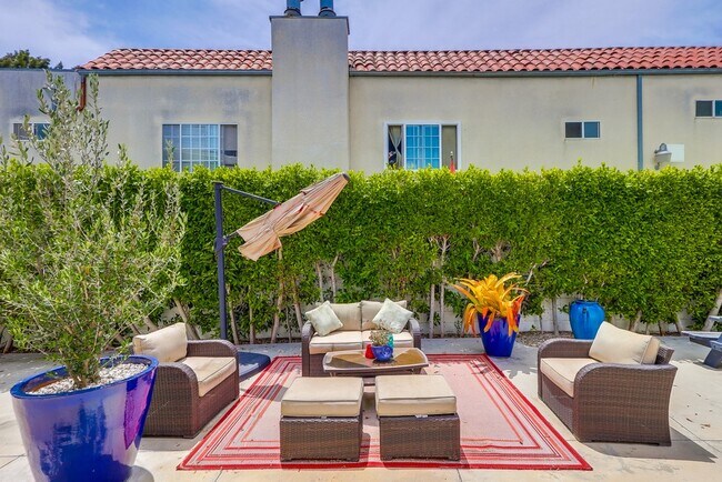 Hangout - 715 Marlborough Ave