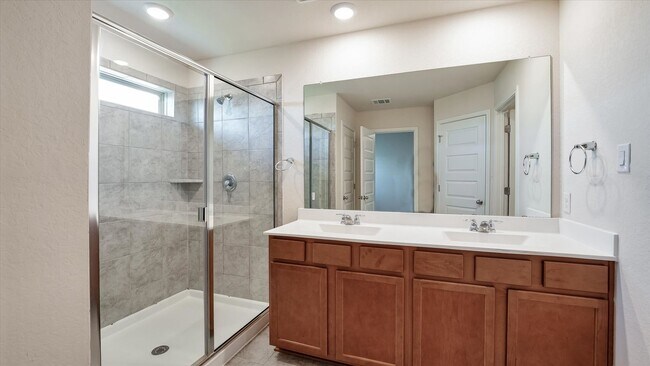 Building Photo - Redland Rd/281 Sienna Subdivision