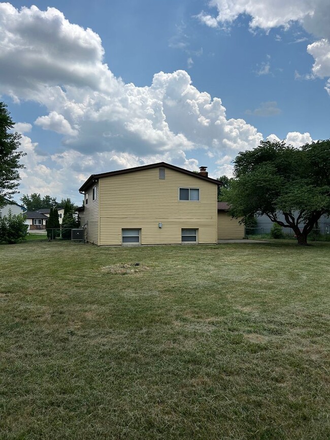 Building Photo - Spacious 3 Bedroom 1.5 Bath in North Colum...