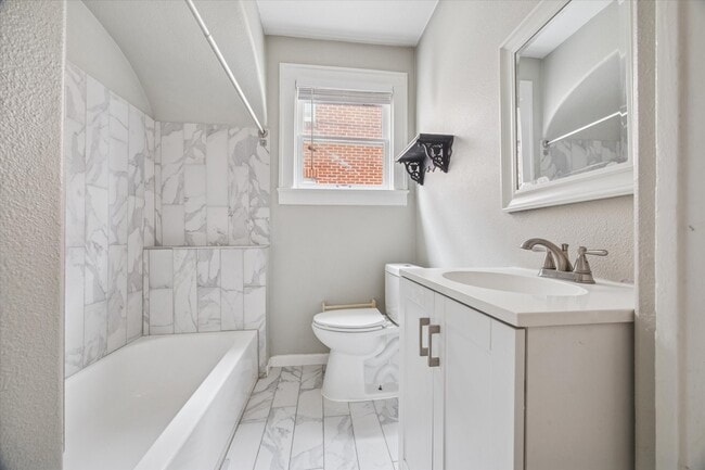 Building Photo - 2510 Kingston St