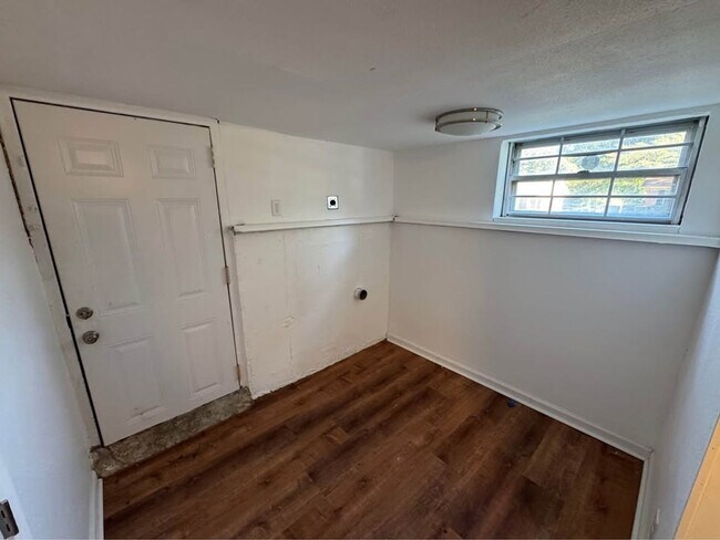 Building Photo - 14 Dellwood Dr