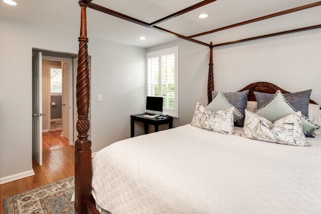 Building Photo - 3281 S Stafford St