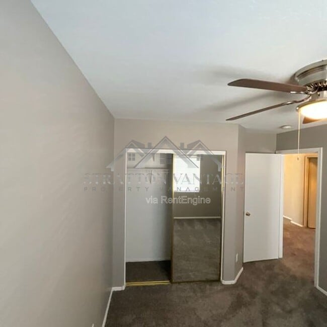 Building Photo - 11381 W Yuma St