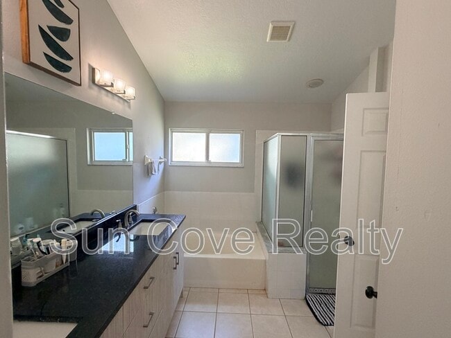 Building Photo - 8833 Cypress Hammock Dr