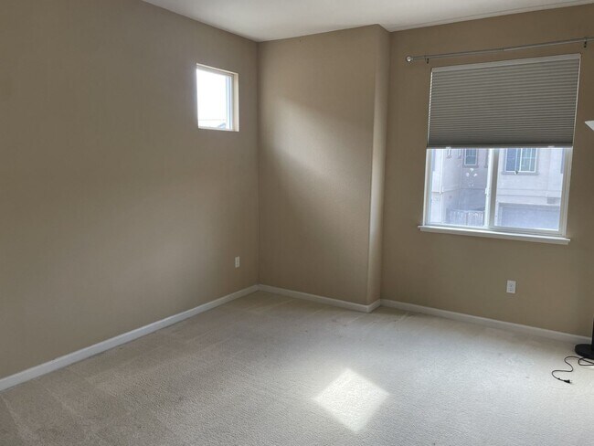 Building Photo - 1348 Encore Dr