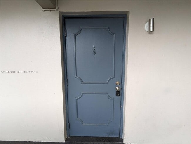 Building Photo - 8051 N Colony Cir