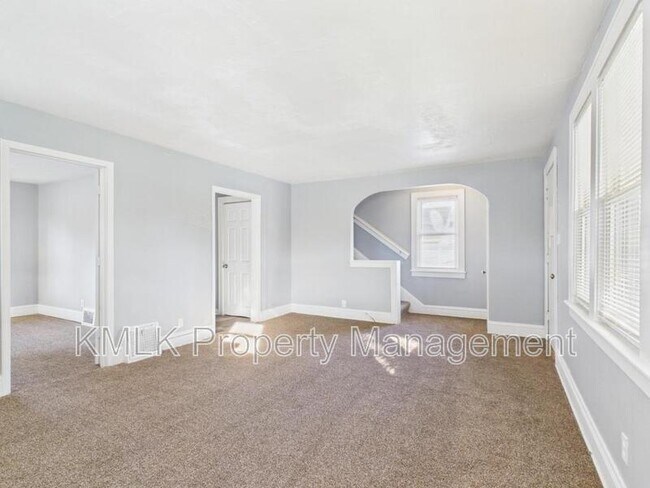 Building Photo - 903 Donald Ave