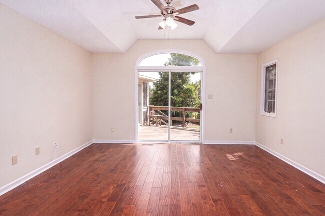 Building Photo - 6118 Gondolier Dr