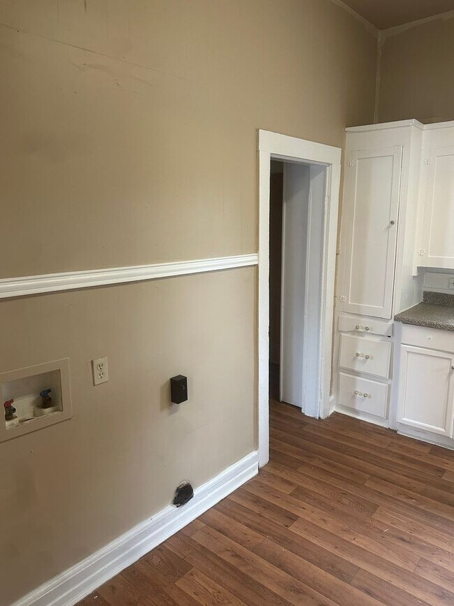 Building Photo - SECTION 8