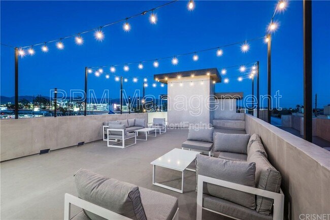 Building Photo - 5923 Laurel Canyon Blvd