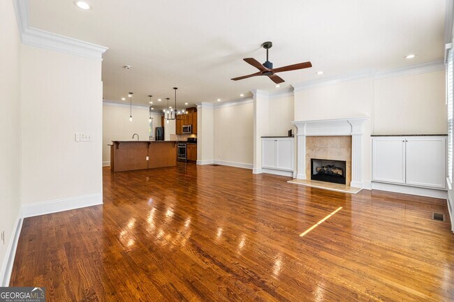 Building Photo - 213 Knob Hills Cir