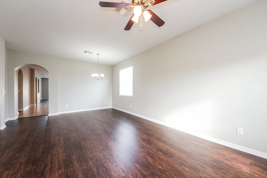 Building Photo - 2606 Corsini Ln