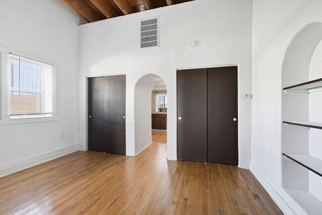 Building Photo - 837 S 8th Ave