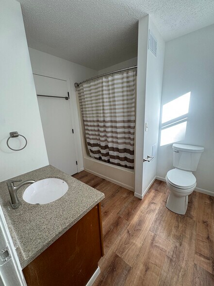 Building Photo - 612 4th St N