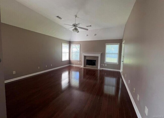 Building Photo - 701 Stoneybrooke Way