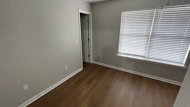 Building Photo - Home For Rent
