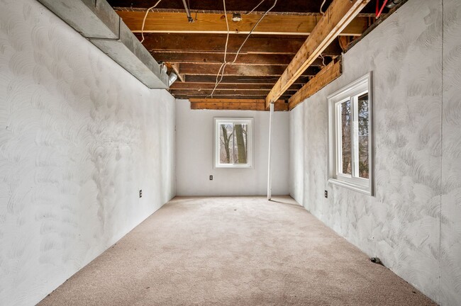 Building Photo - PRICE REDUCED on this Recently Renovated 3 Bed/1 Bath Home in Troy Hill