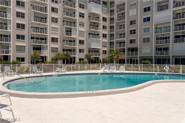 Building Photo - 3443 Gulf Shore Blvd N