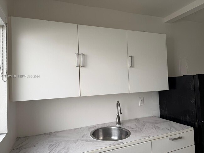 Building Photo - 825 Euclid Ave