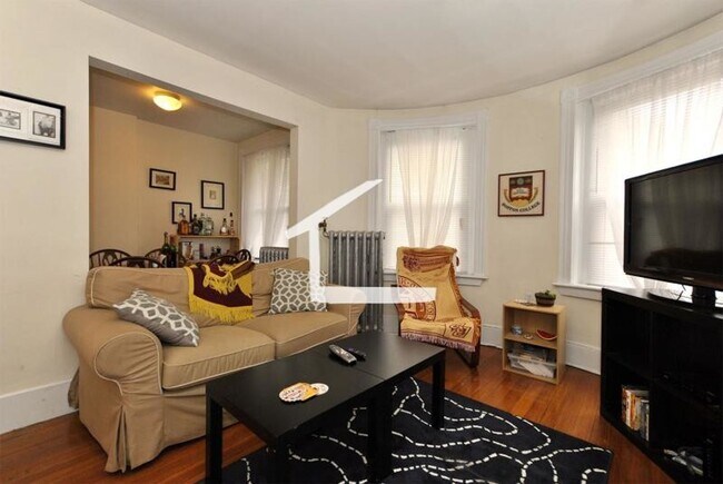 Building Photo - Central Heat/AC, In Unit Washer/Dryer, Close to Longwood, Porch