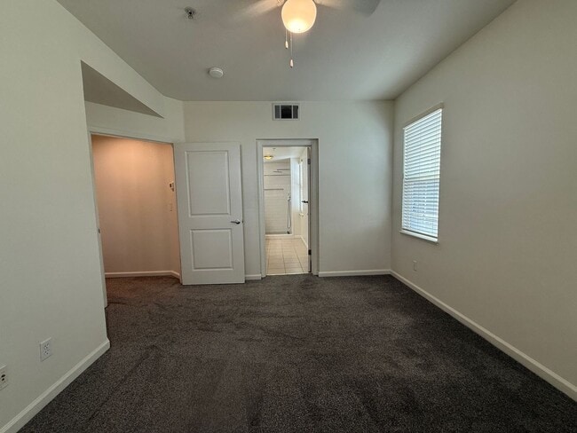 Building Photo - Beautiful Upscale and Modern 2 Bedroom 2 B...