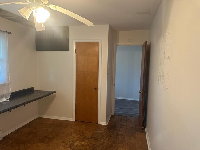 Building Photo - 4305 E Maple Manor Pkwy