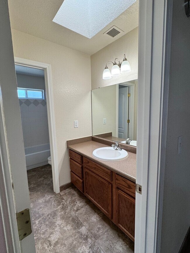Building Photo - 1326 Magoffin Pl
