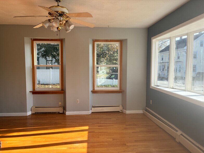 Living room - 21 Franklin St