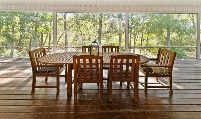 Building Photo - Beautiful 3 bedroom 2 bath home