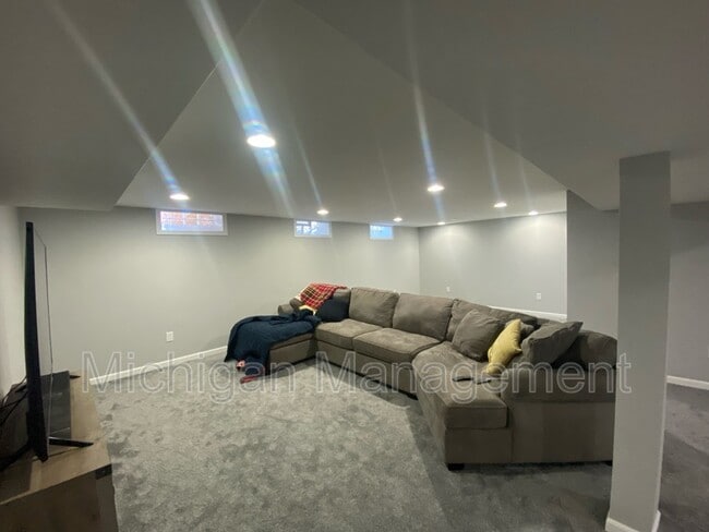 Building Photo - 14505 Shadywood Dr