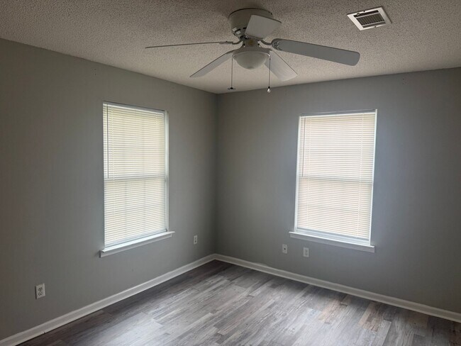 Building Photo - 2500 Barnesdale Wy