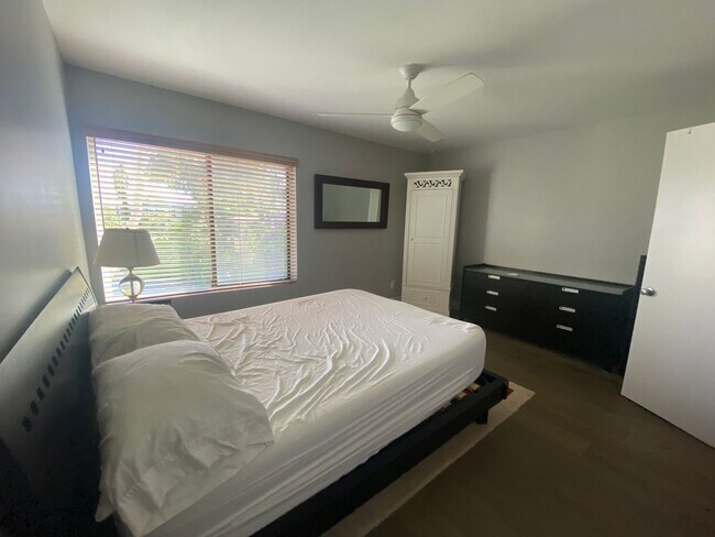 Building Photo - PRIME HOLLYWOOD CONDO!!! 2 Bed/2 Bath LUXURY LIVING!