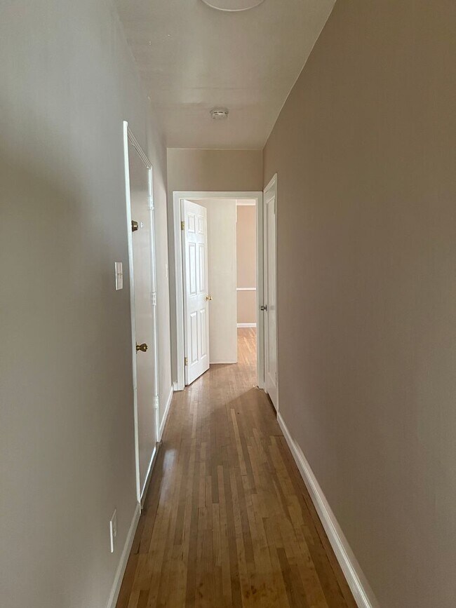 Building Photo - 4 Bedroom House *MOVE IN SPECIAL*