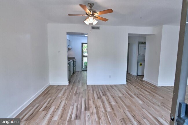 Building Photo - 1580 Moorings Dr
