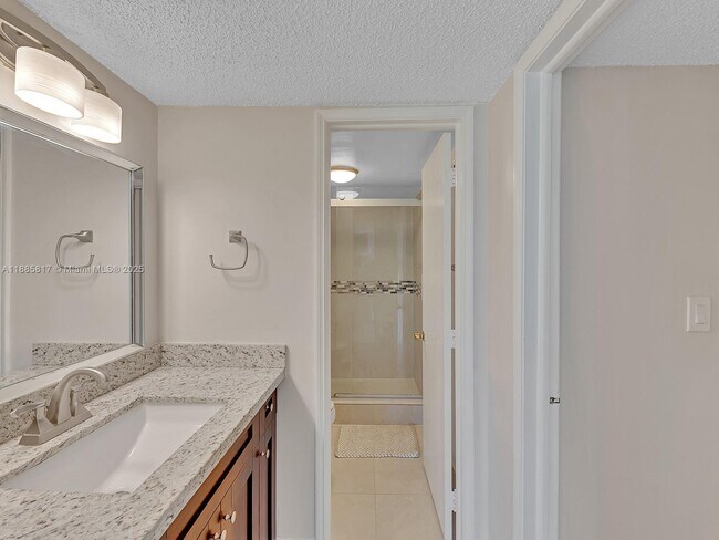 Building Photo - 9451 Evergreen Pl