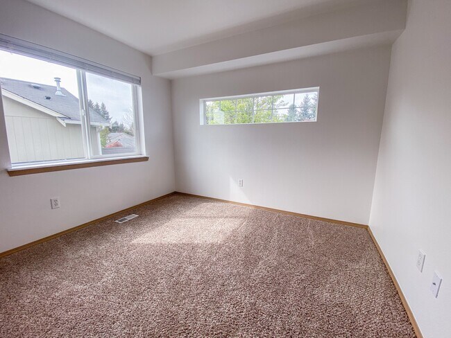 Room 1 - 9010 174th Street Ct E