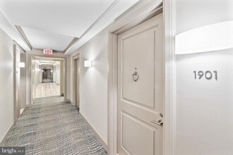 Building Photo - 1701 Locust St
