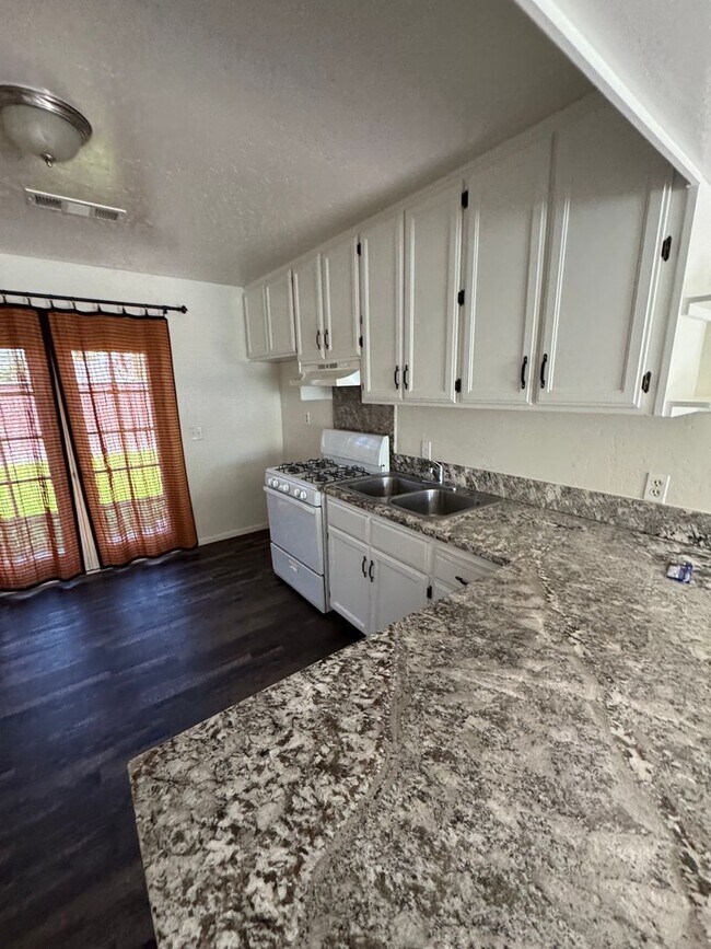 Building Photo - Bridge