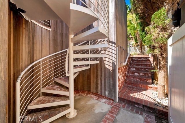 Building Photo - 3116 Breakers Dr