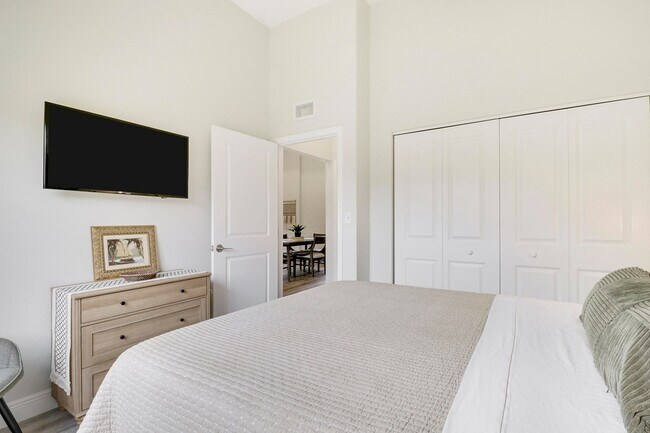 Building Photo - 10735 Lantana Rd