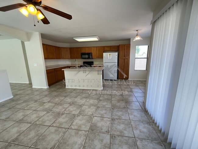 Building Photo - 16612 W Cottonwood St
