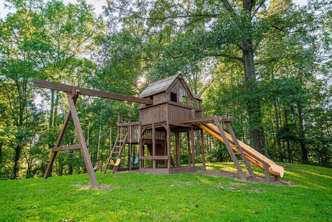 Building Photo - 4241 Nopone Rd