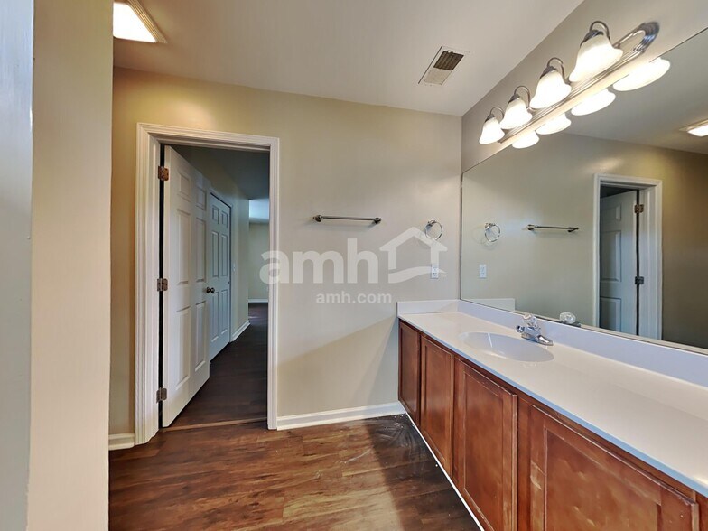 Building Photo - 400 Stoney Field Dr