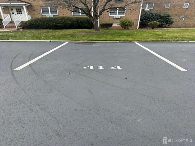 Building Photo - 8 Manchester Ct