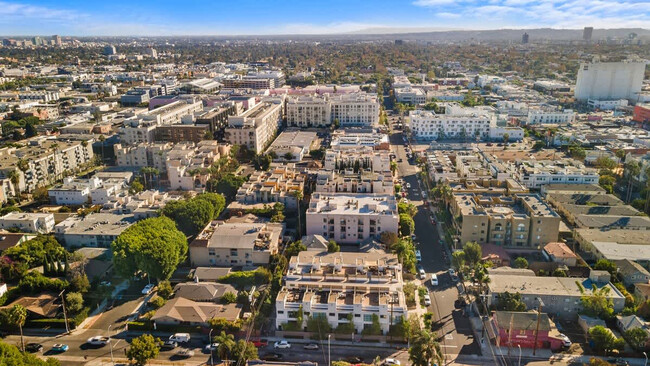 Building Photo - 7135 Santa Monica Blvd